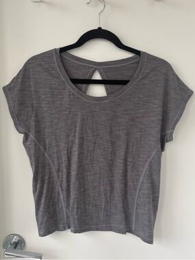Lululemon Women's Grey Sweaty Or Not Crop Tee Top Size 4